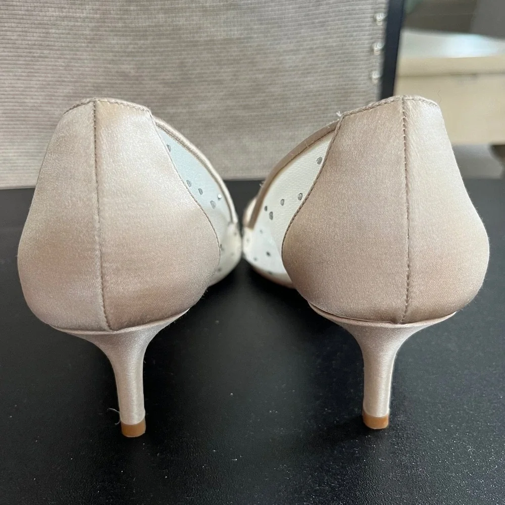 Badgley Mischka Women Ivory Satin Mesh Rhinestone Kitten Heel Pumps Size 8.5